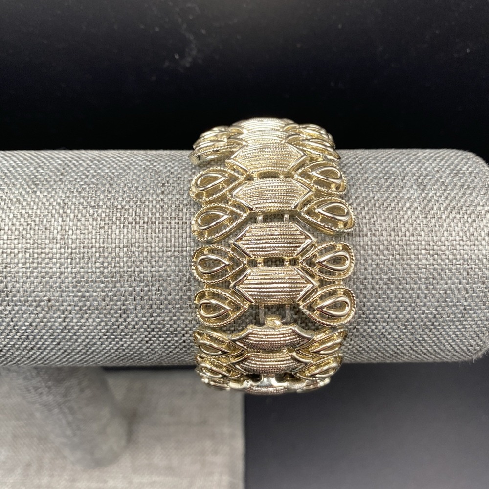 Coro Pegasus Gold Tone Bracelet Vintage Tear Drop Gold 1.25"
